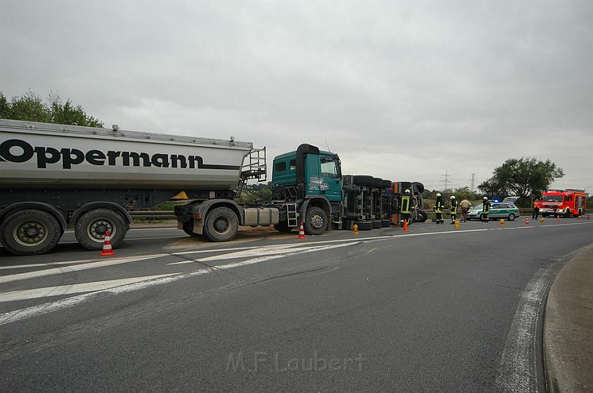 VU LKW umgekippt Kerkraderstr Fotos Fuchs P34.jpg